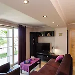 Apartments Gaura - Comfort One-Bedroom Apartment With Terrace