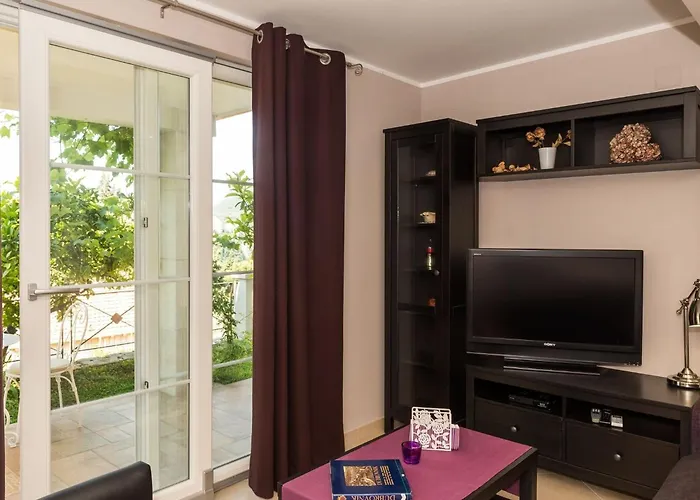 Apartments Gaura - Comfort One-Bedroom Apartment With Terrace